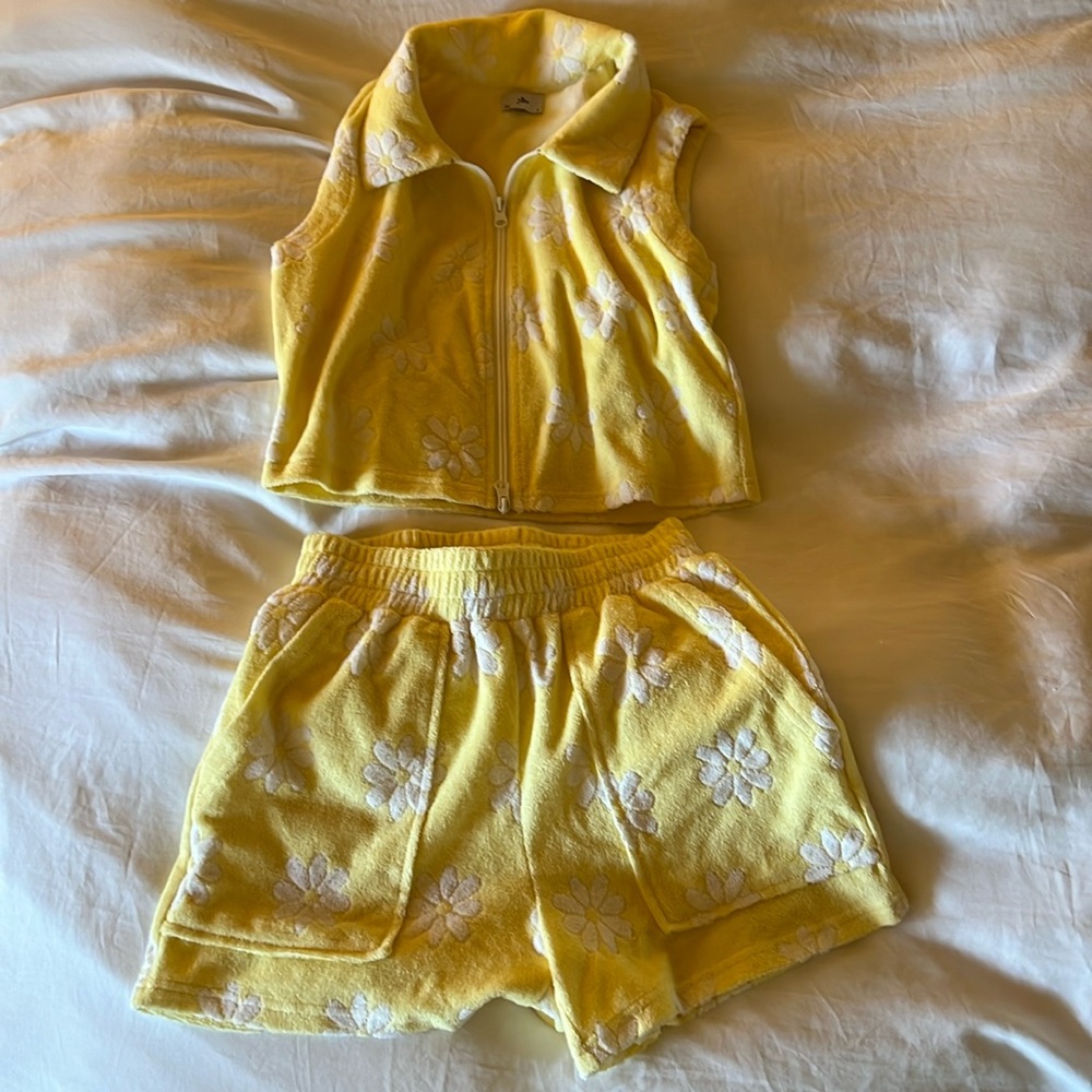 YLLW the Label Daisy CoverUp Set